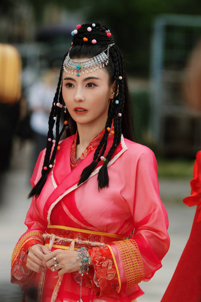 45岁张柏芝把自己穿成20岁少女<strong></p>
<p>爱施德股票</strong>,《一路繁花2》谁能不被她惊艳?