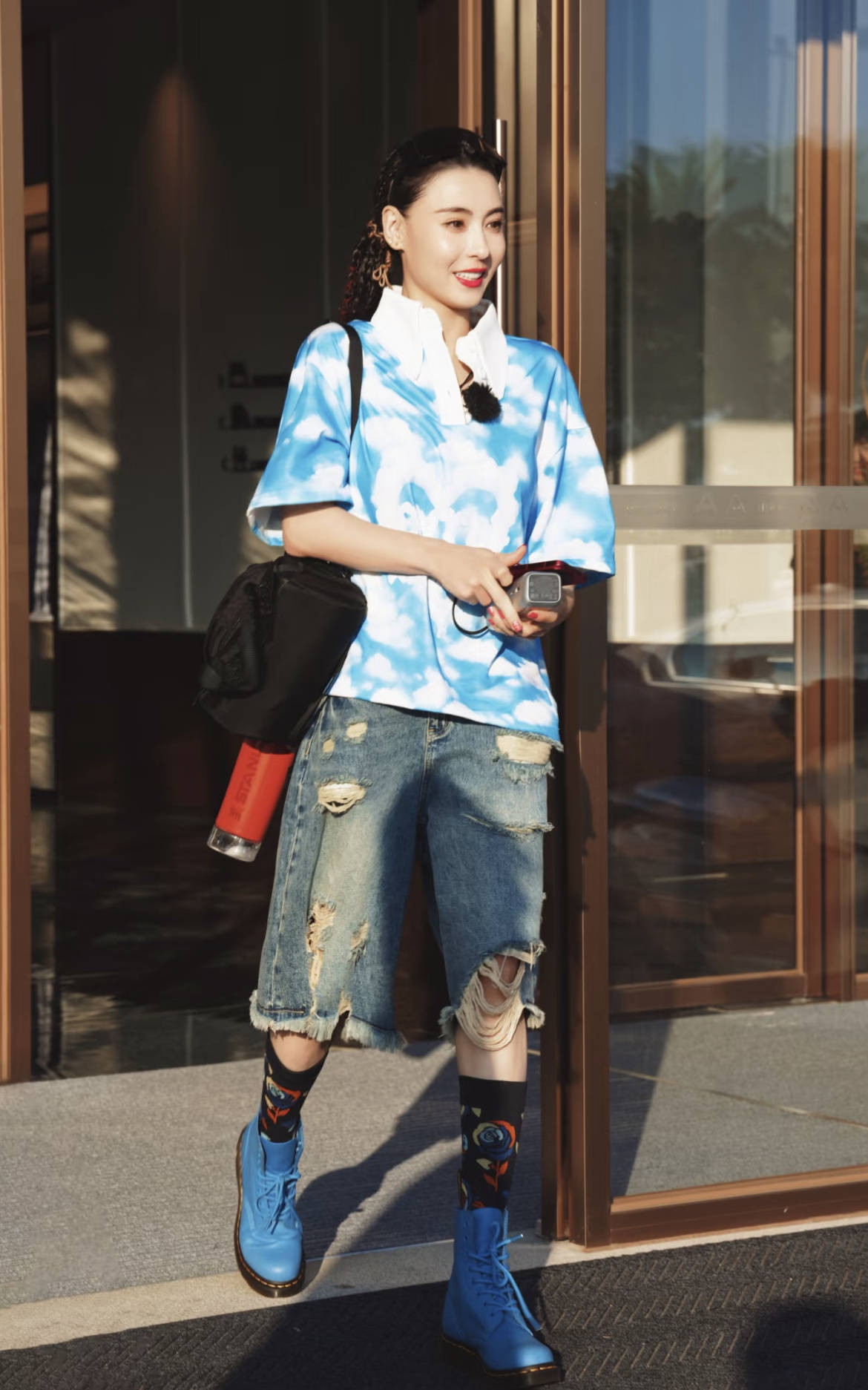 45岁张柏芝把自己穿成20岁少女<strong></p>
<p>爱施德股票</strong>,《一路繁花2》谁能不被她惊艳?