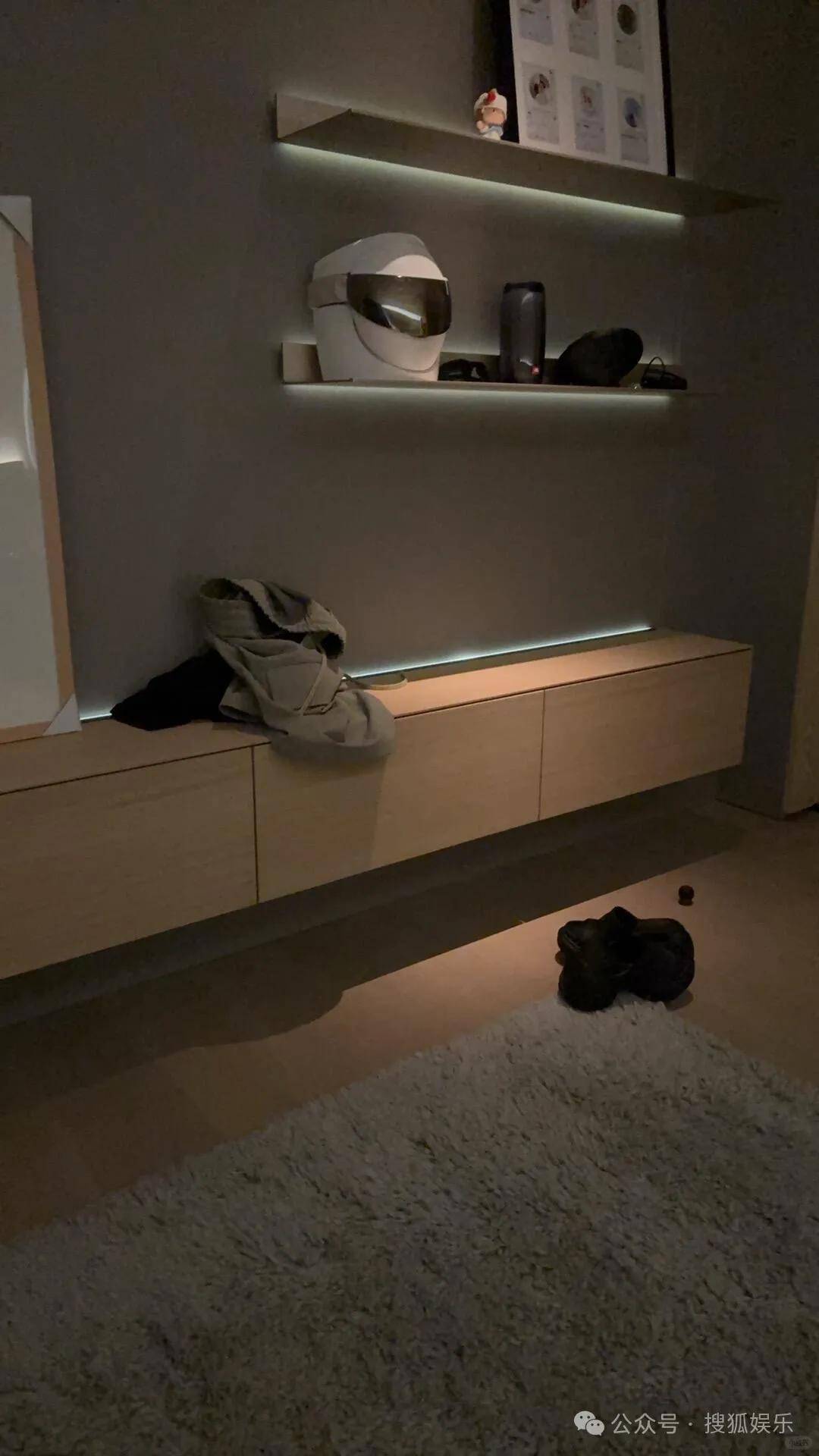 刚开年又曝一对相差15岁的恋情？他这一周两段绯闻真是连环暴击啊<strong></p>
<p>中天科技股票</strong>！