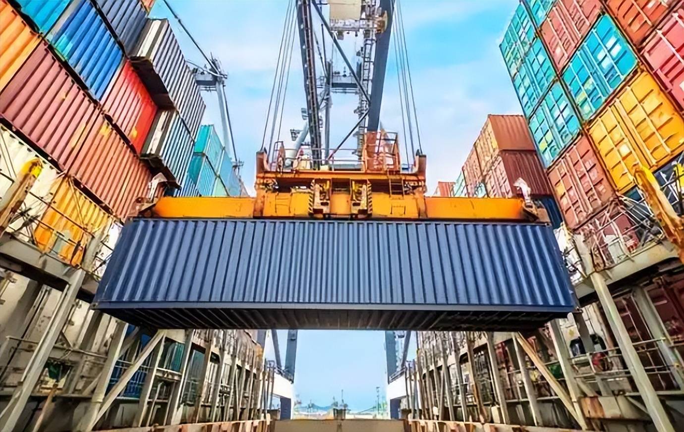 美媒很感慨：要不是中国还在反抗特朗普<strong></p>
<p>京沪高铁股票</strong>，几乎全世界都向他投降了