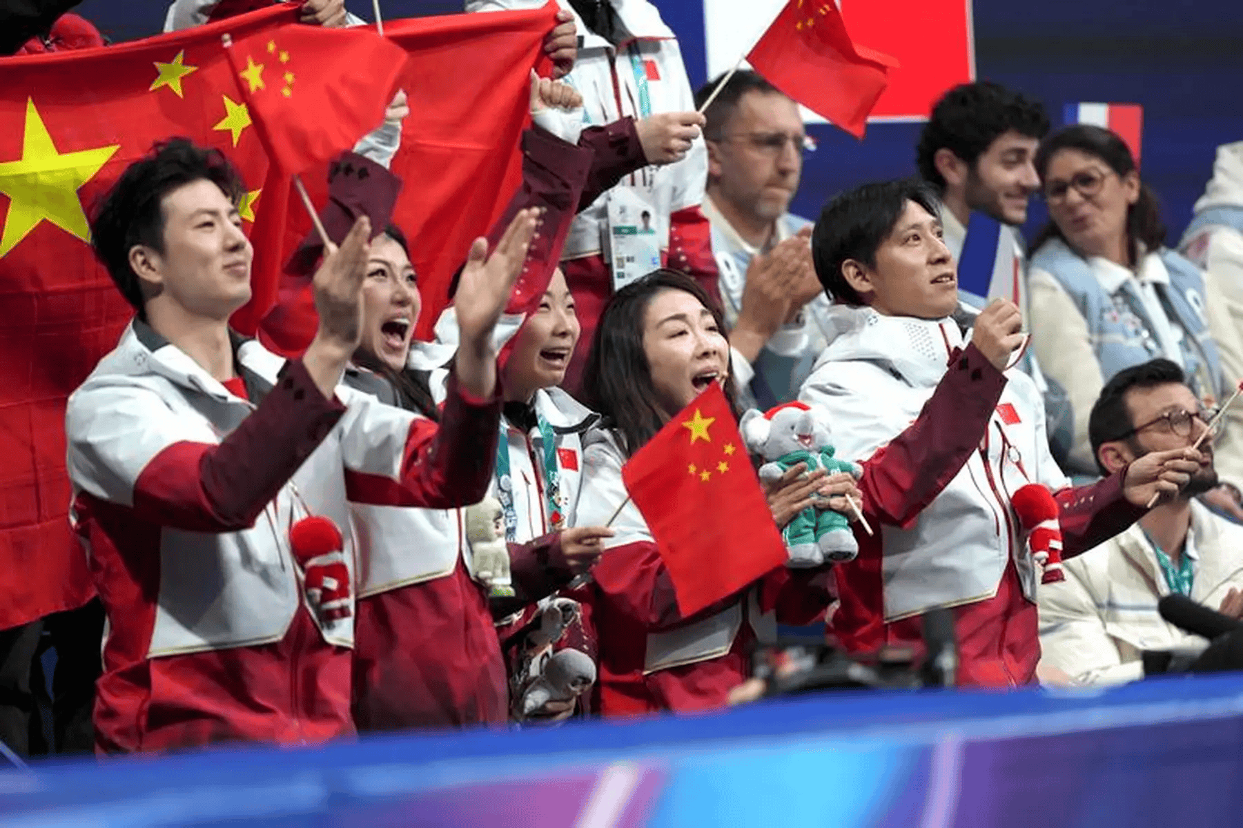 冬奥前瞻：花样滑冰团体金牌出炉 单板平行大回转中国5将出战