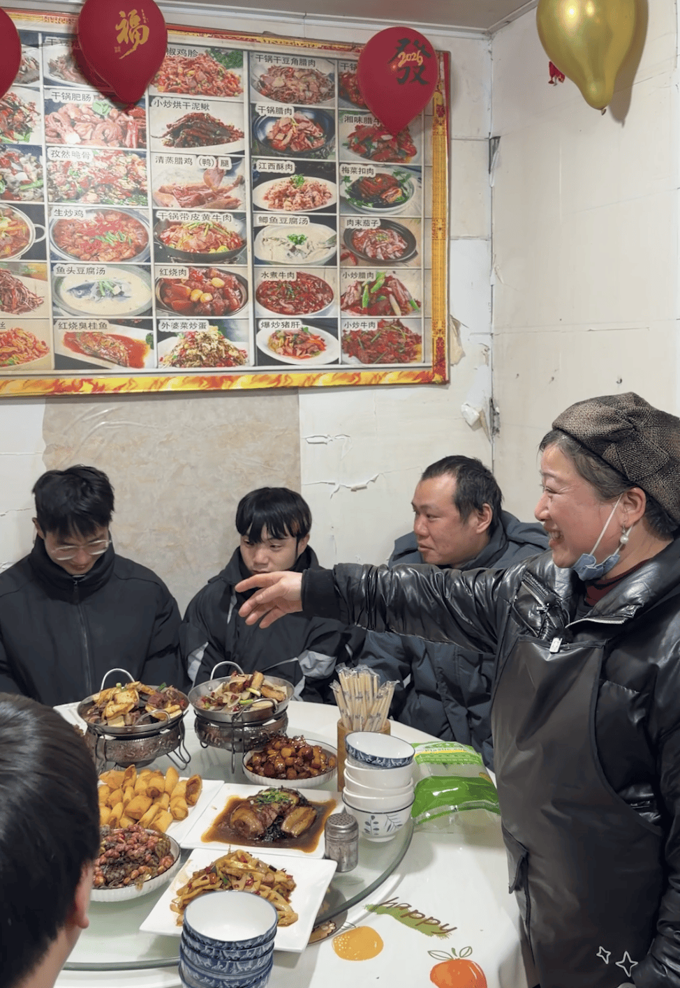 百万债务还清了！夫妻俩在杭州开饭店<strong></p>
<p>双林股份股票</strong>，8年来第一次回老家过年，临行宴请老顾客