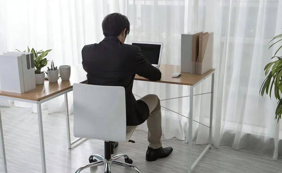 某重要岗位离职人员李某<strong></p>
<p>中联重科股票</strong>,主动投靠境外间谍机关