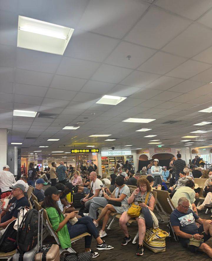 突发!印客机在泰国普吉硬着陆后前轮脱落<strong></p>
<p>华润三九股票</strong>,跑道受损机场临时关闭,多趟航班延误或取消,普吉领办:已与机场沟通,妥善安排滞留中国旅客