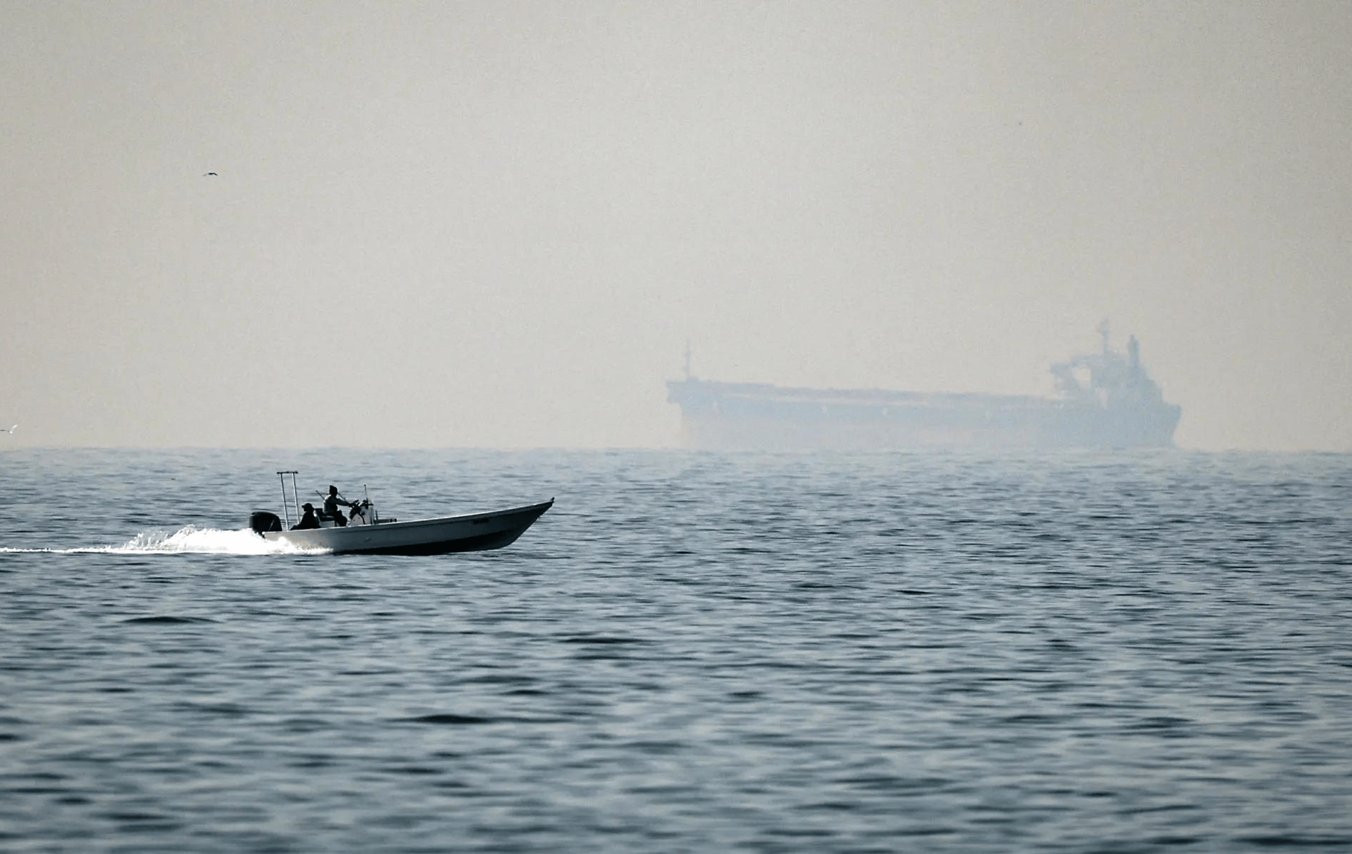 6000枚伊朗水雷还没放<strong></p>
<p>星星科技股票</strong>,布雷船先炸沉,特朗普警告:前所未有轰炸