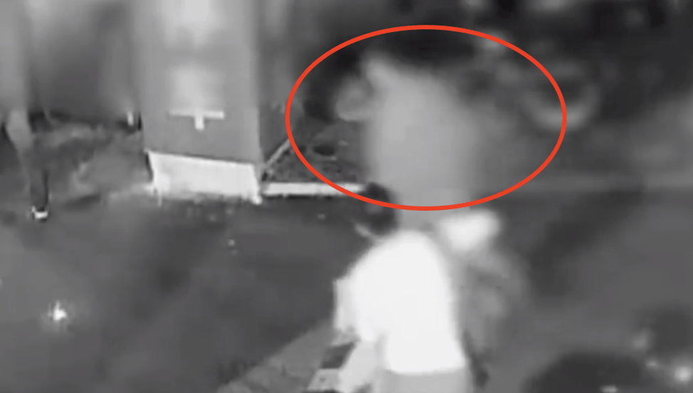 男子停车场随地小便被制止<strong></p>
<p>宜宾纸业股票</strong>，恼羞成怒飞踹管理员致自己骨折，索赔18万余元，法院判了